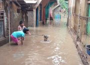 Banjir Luapan Kali Ciliwung Setinggi Lebih dari 2 Meter Rendam Permukiman Warga Cawang