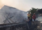 Bocah Main Api Buat Rumah di Bekasi Ludes Kebakaran, Kerugian Capai Rp 350 Juta